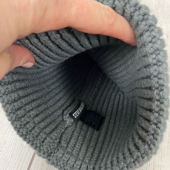 Steve Madden knit beanie with cuff and charm logo grey - Picture 4 of 6